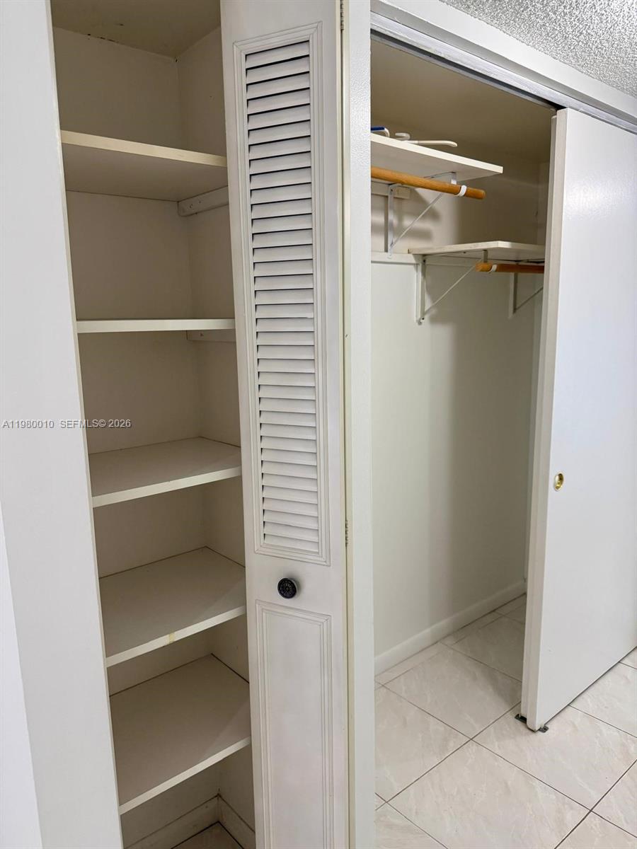 LAKEVIEW OF THE CALF CLUB - Residential Lease