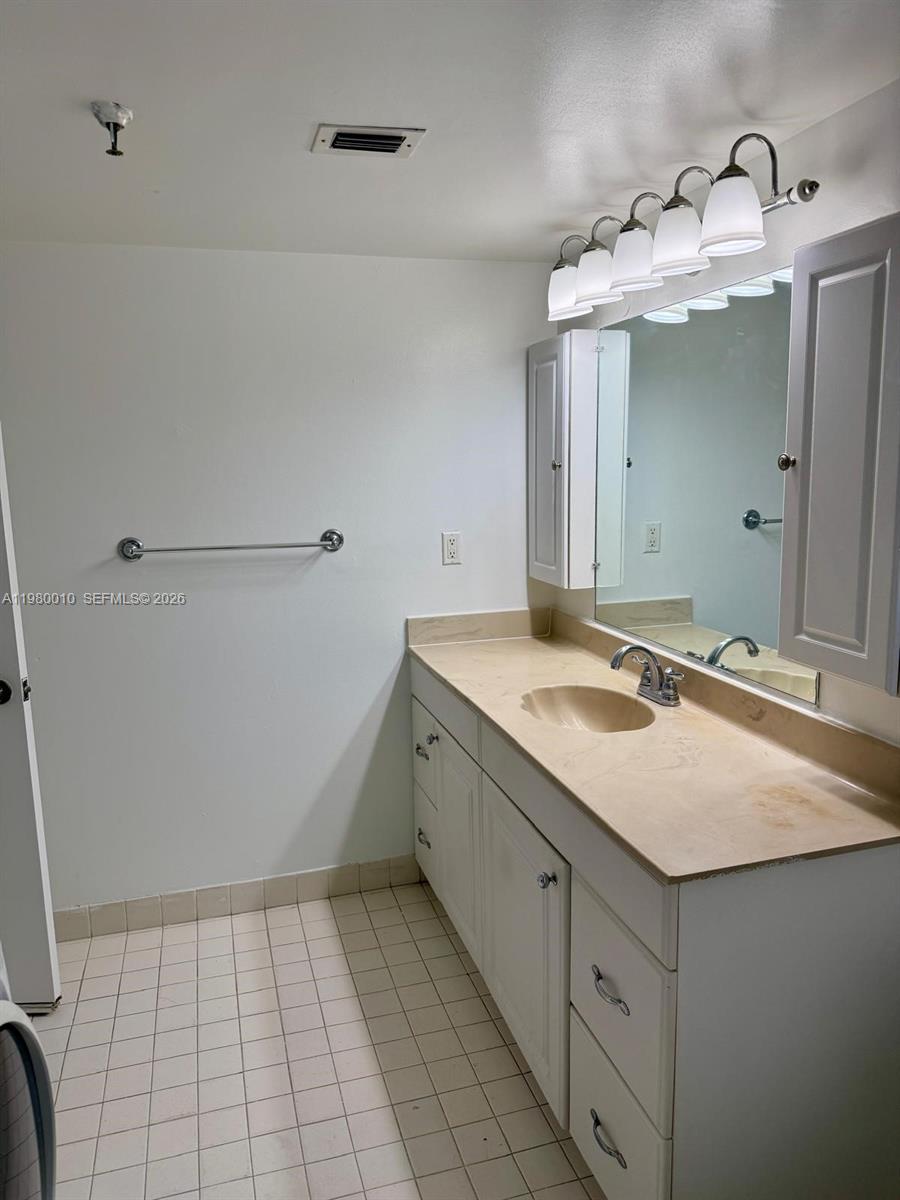 LAKEVIEW OF THE CALF CLUB - Residential Lease