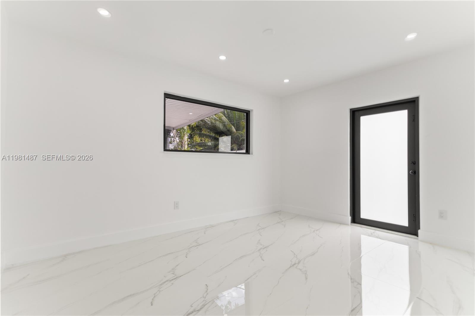 PALM SPRINGS SUB SEC 3 - - Residential