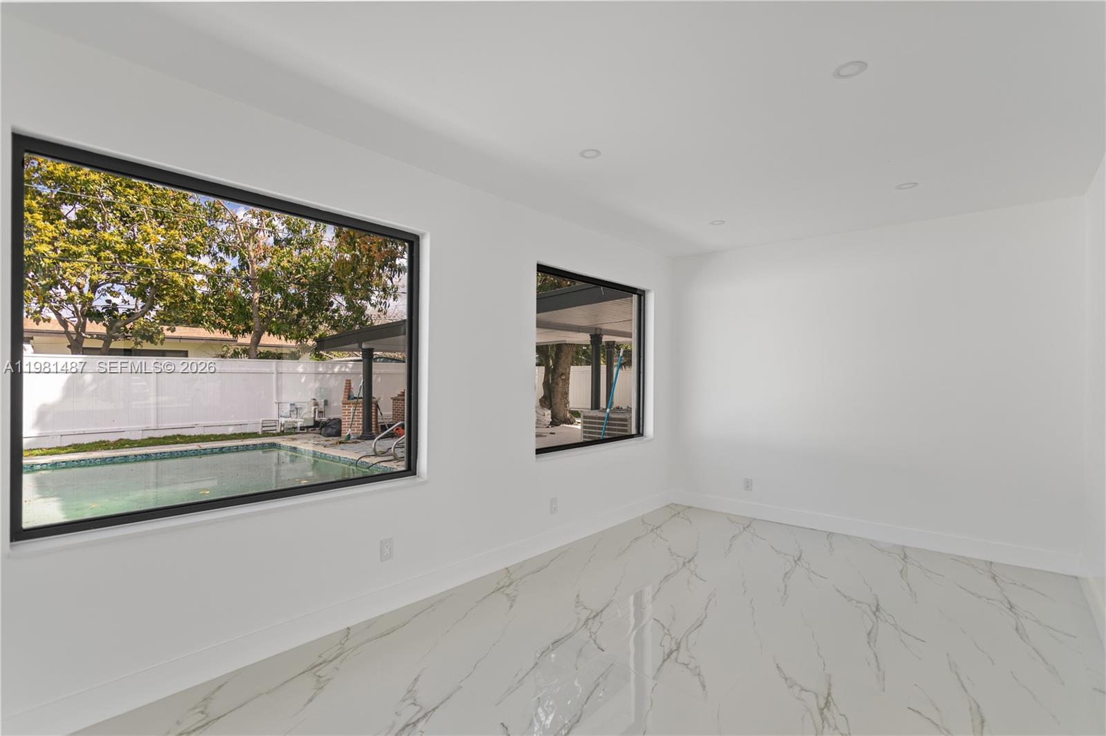 PALM SPRINGS SUB SEC 3 - - Residential