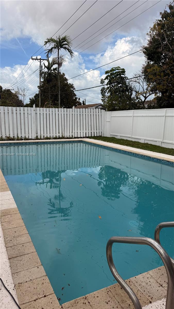 PALM SPRINGS SUB SEC 3 - - Residential