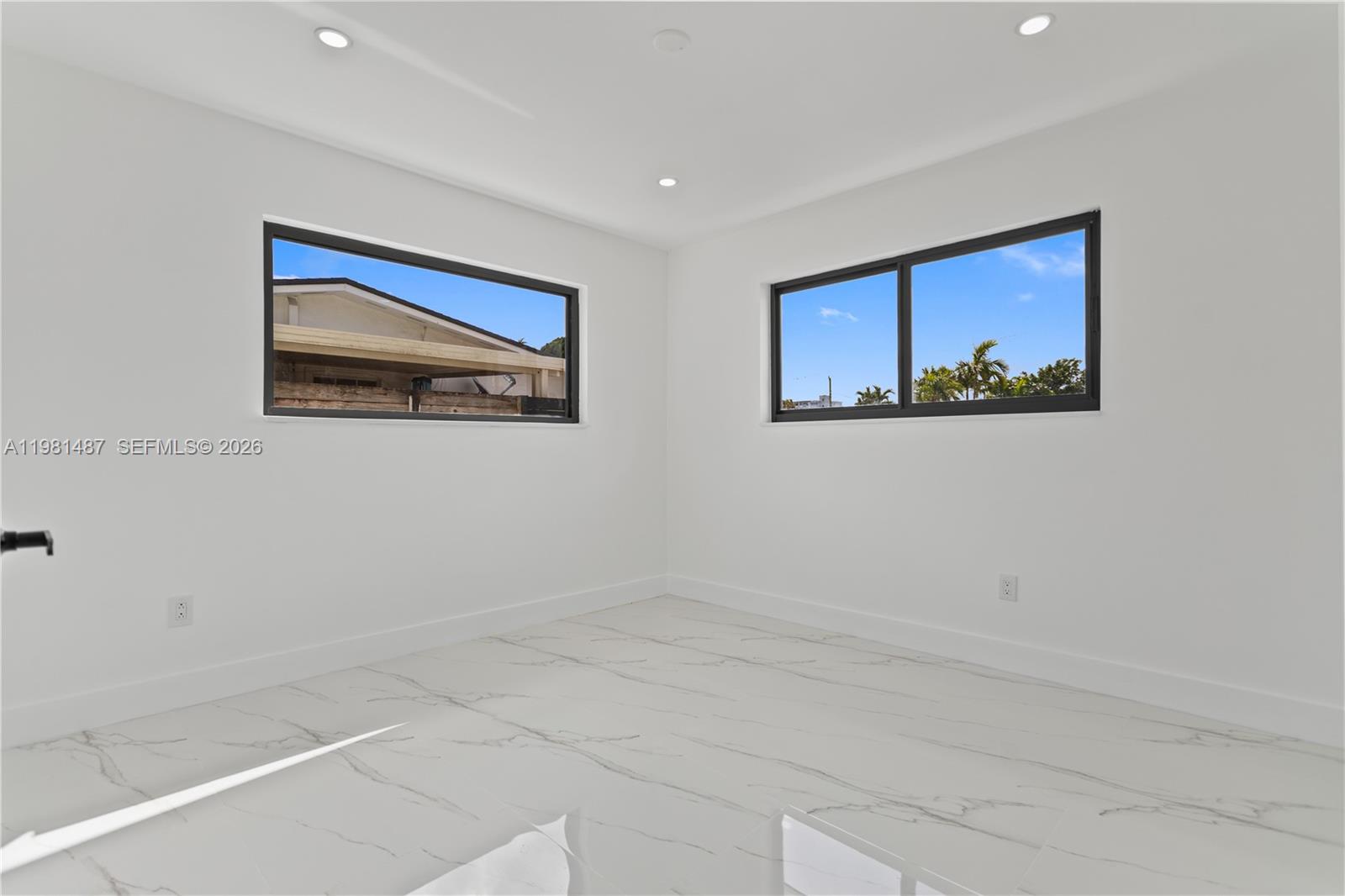 PALM SPRINGS SUB SEC 3 - - Residential