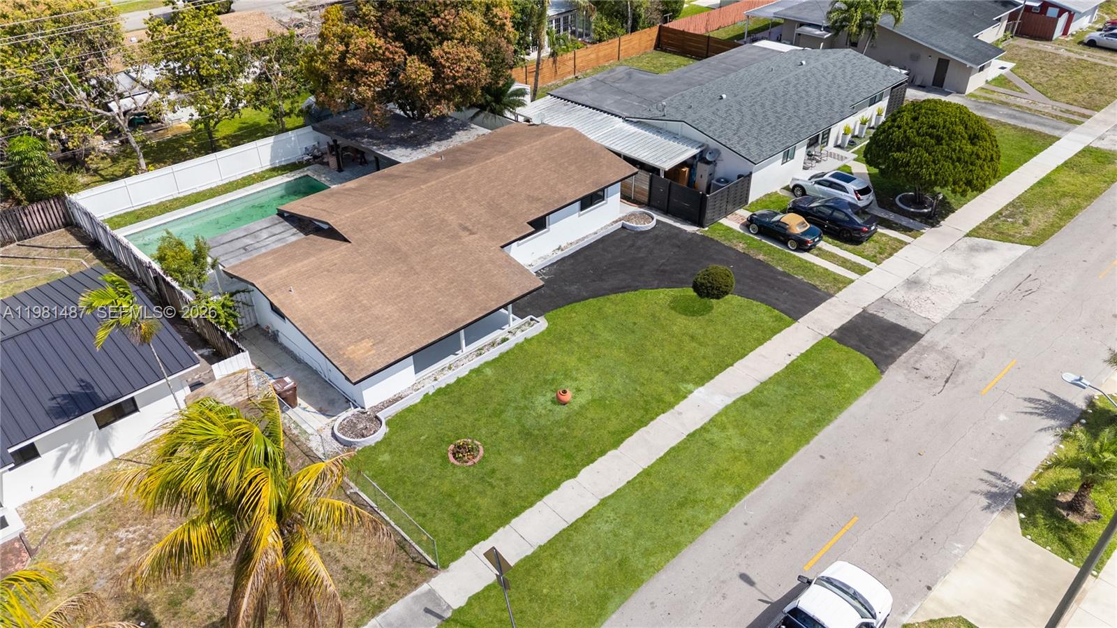 PALM SPRINGS SUB SEC 3 - - Residential