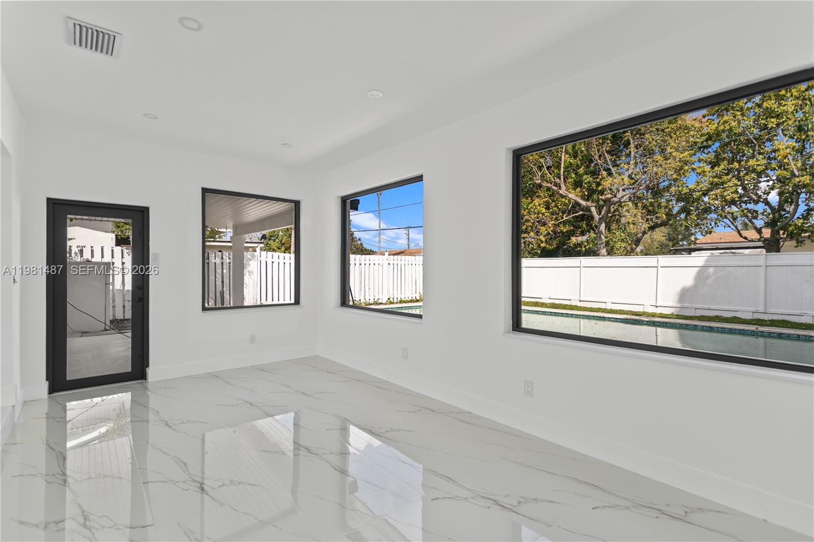 PALM SPRINGS SUB SEC 3 - - Residential