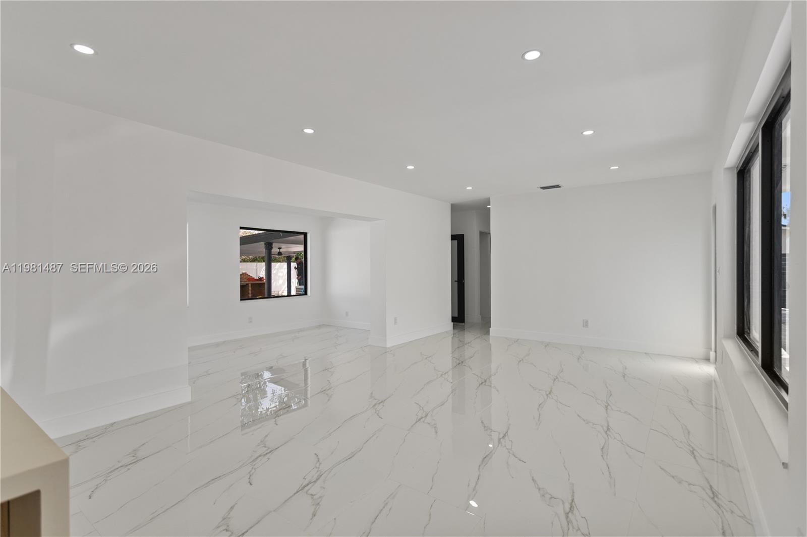 PALM SPRINGS SUB SEC 3 - - Residential