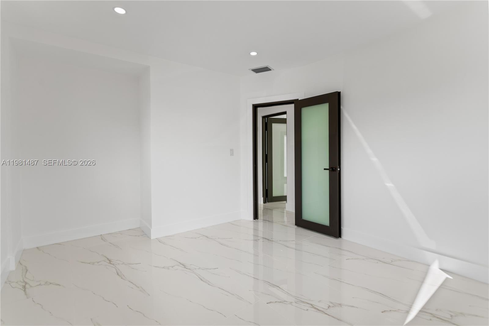 PALM SPRINGS SUB SEC 3 - - Residential