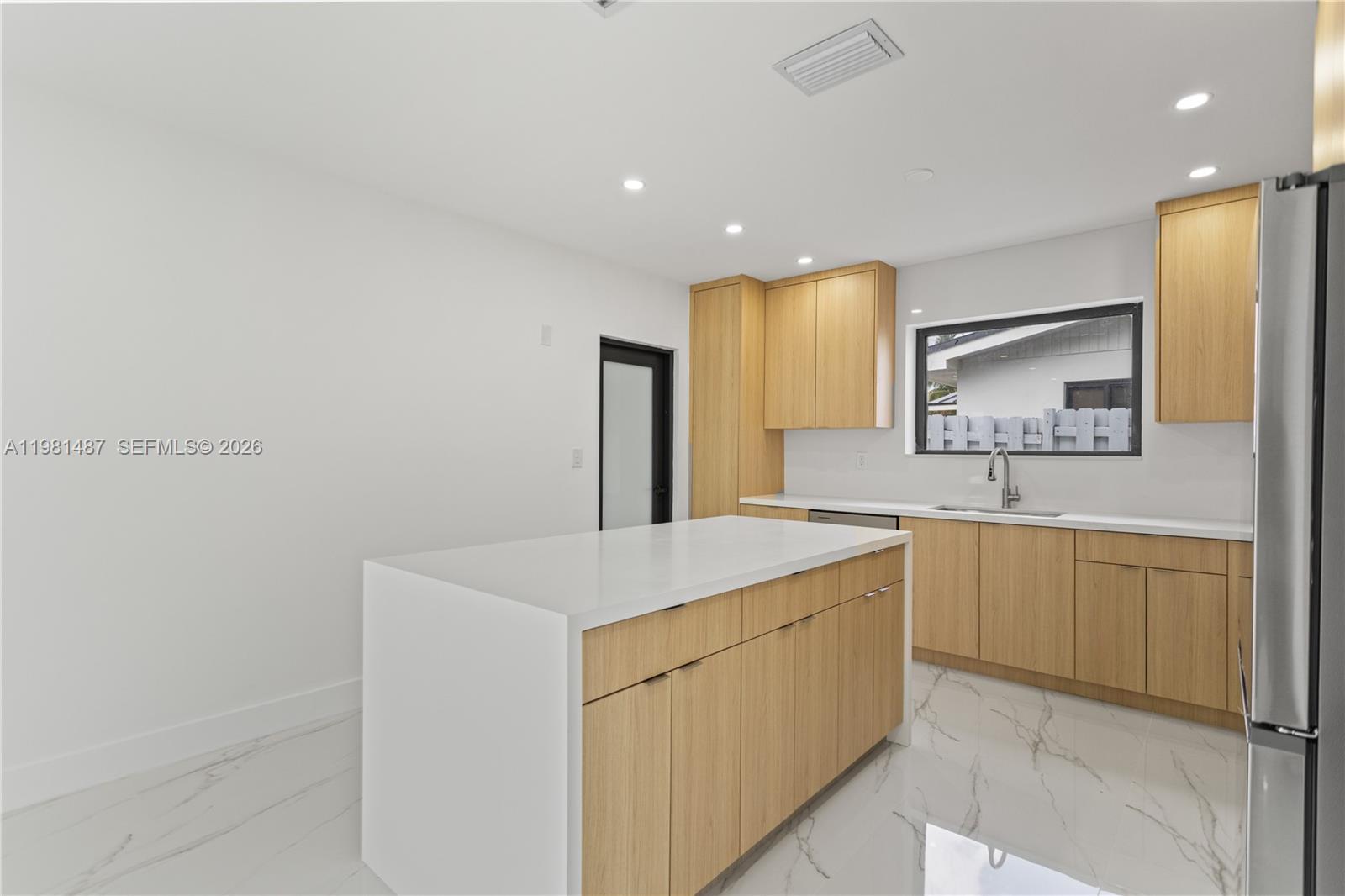 PALM SPRINGS SUB SEC 3 - - Residential