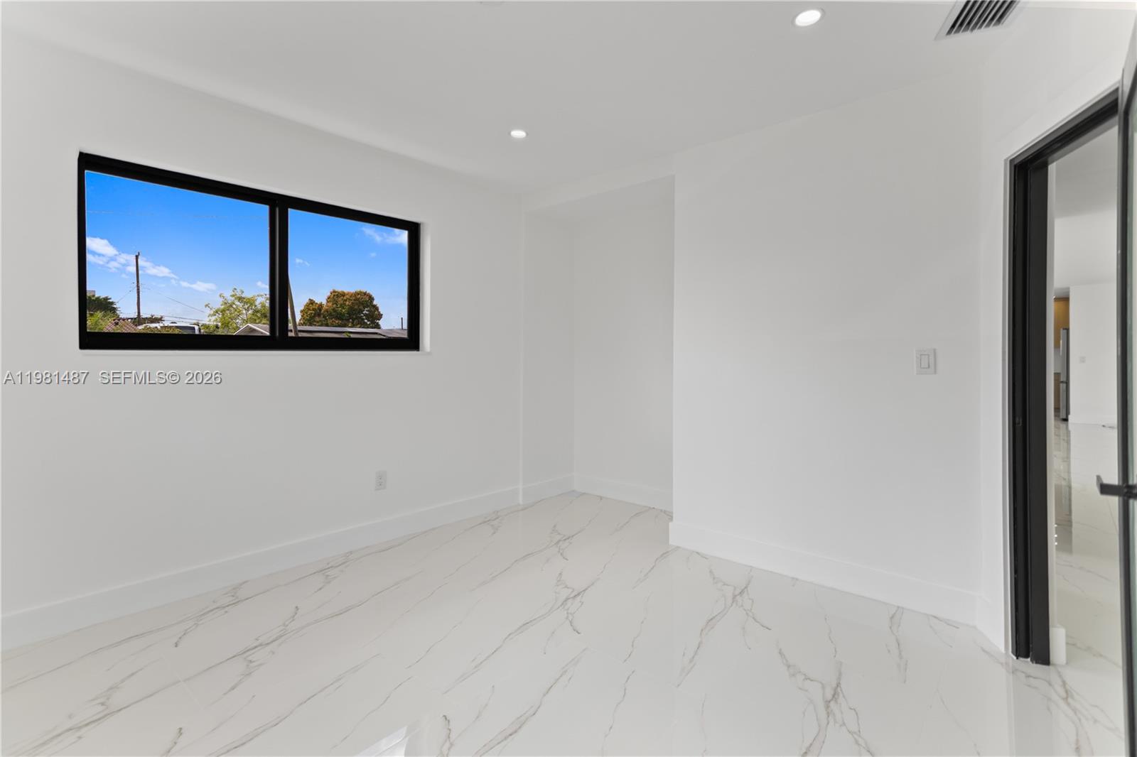 PALM SPRINGS SUB SEC 3 - - Residential