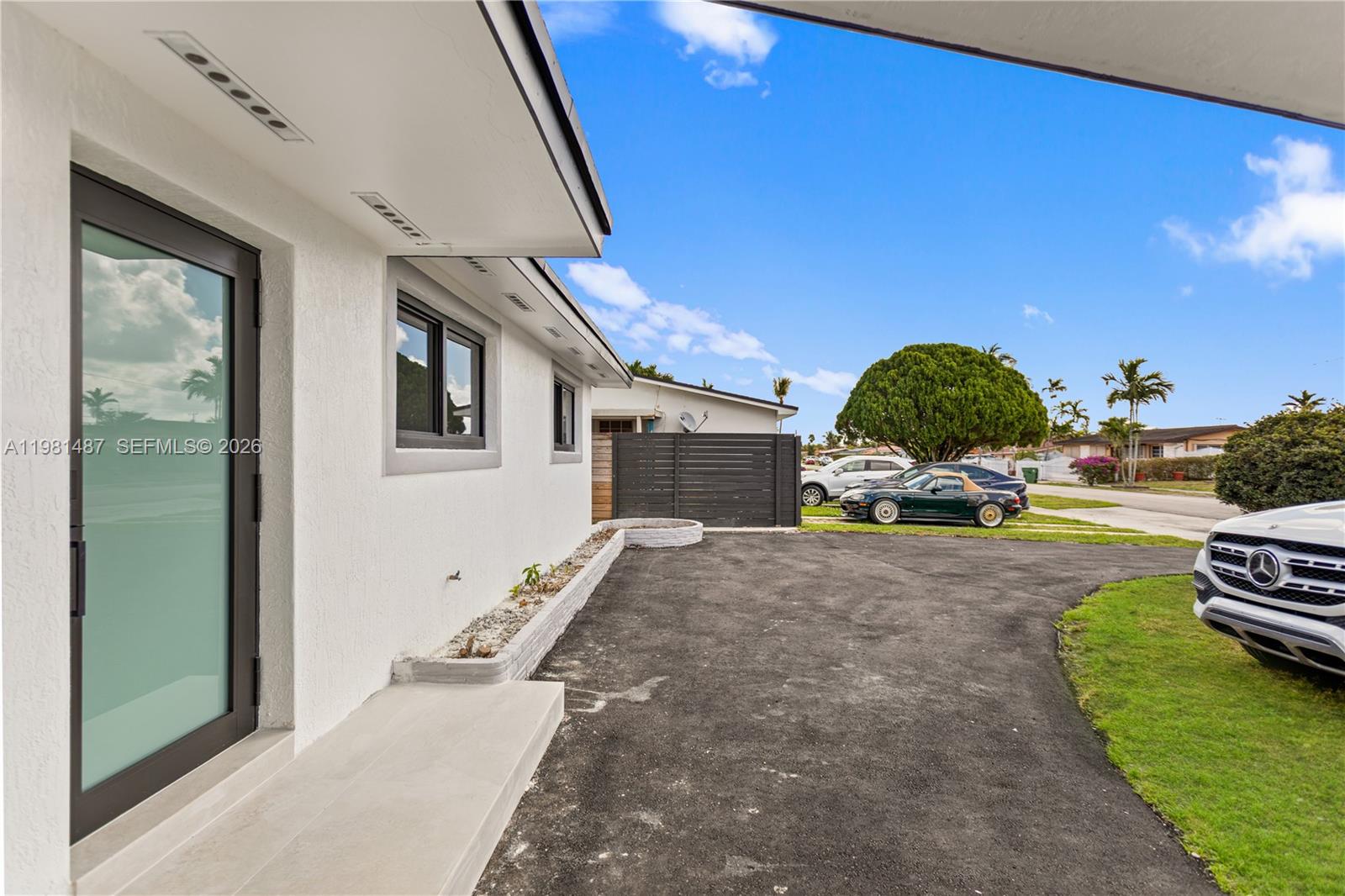 PALM SPRINGS SUB SEC 3 - - Residential