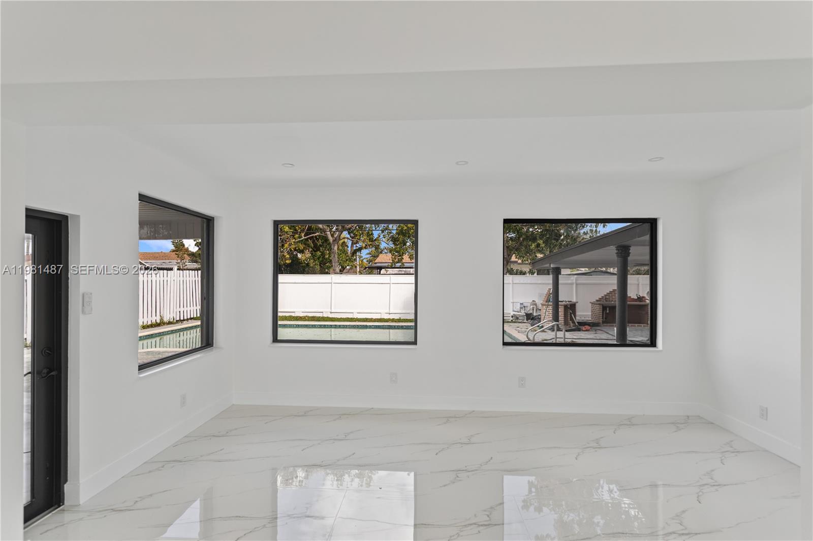 PALM SPRINGS SUB SEC 3 - - Residential