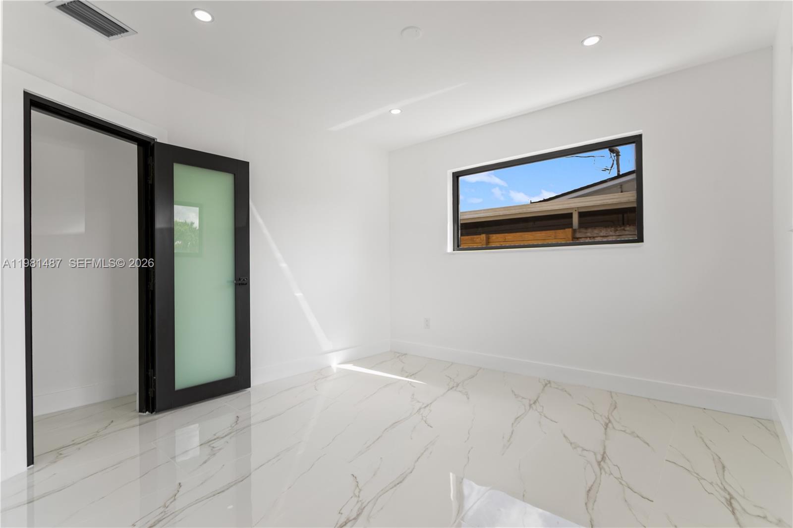 PALM SPRINGS SUB SEC 3 - - Residential