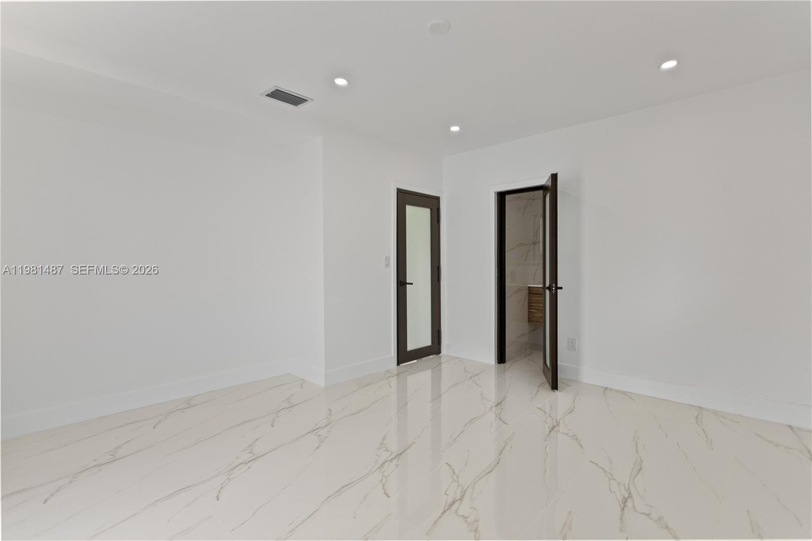 PALM SPRINGS SUB SEC 3 - - Residential