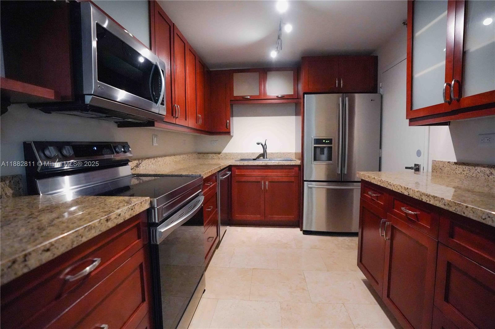 6039 Collins Ave 503