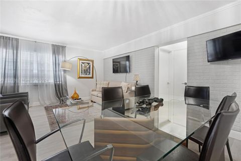 Condominium in Coral Gables FL 318 Majorca Ave Ave 38.jpg