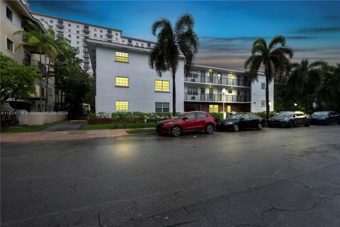 Condominium in Coral Gables FL 318 Majorca Ave Ave.jpg