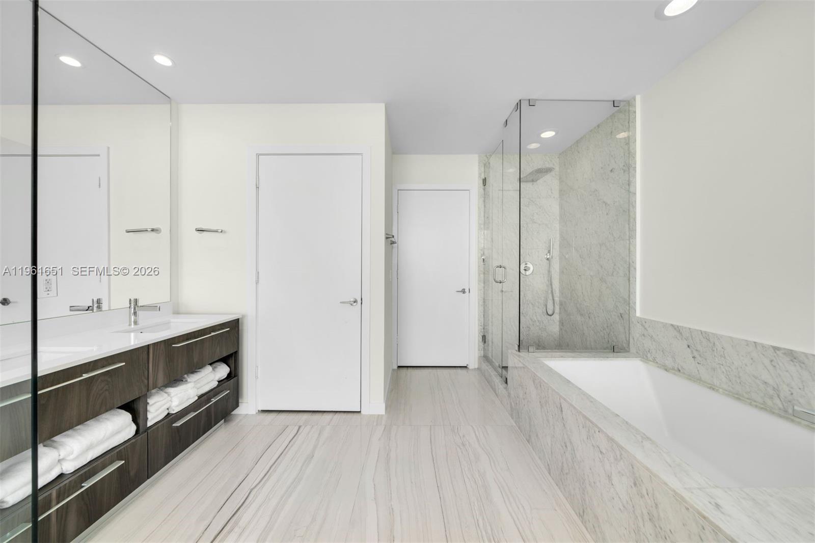 GRAN PARAISO CONDO - Residential