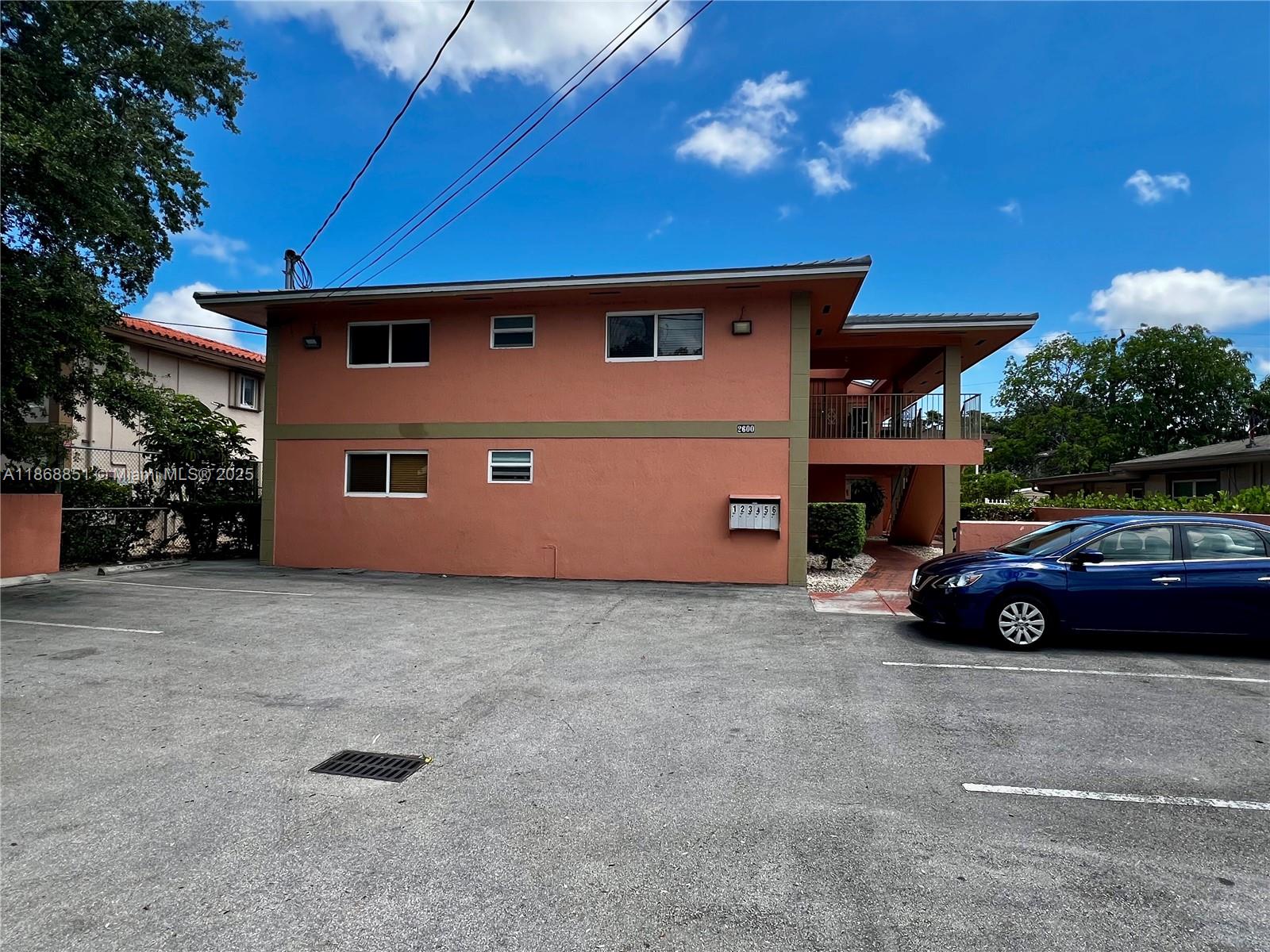 Welcome to this spacious 2 bed, 1 bath with big open kitchen, tile throughout and being freshly painted. Situated in a meticulously maintained building, this unit offers an assigned parking space for your convenience. With its exceptional location in the heart of the city, you'll enjoy easy access to all amenities. Don't miss out on this incredible opportunity – act fast, as this apartment won't be available for long! Fast approvals!