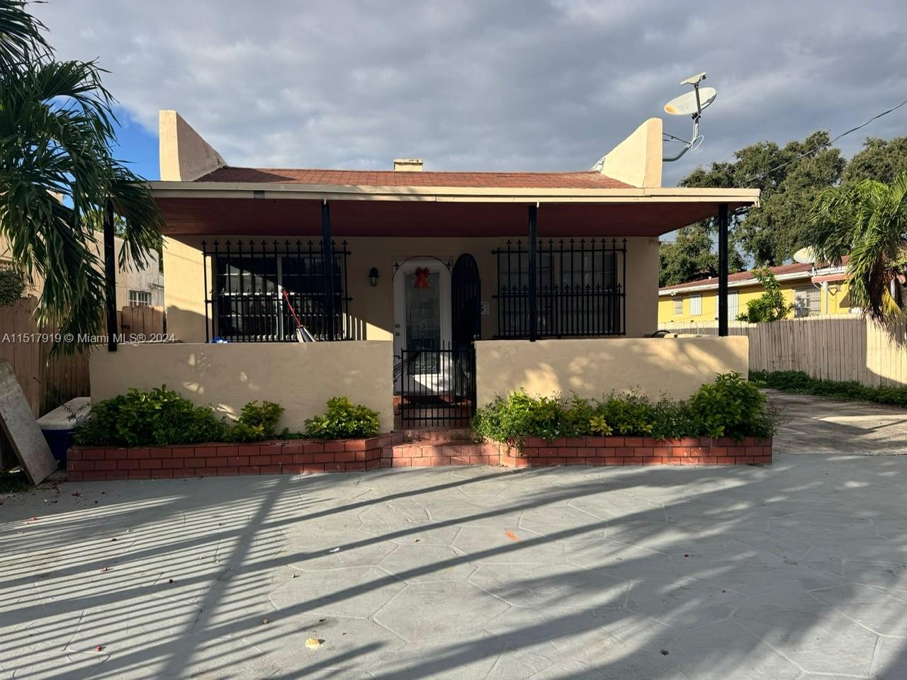 1765 Nw 5th St, Miami, Broward County, Florida - 2 Bedrooms  
1 Bathrooms - 