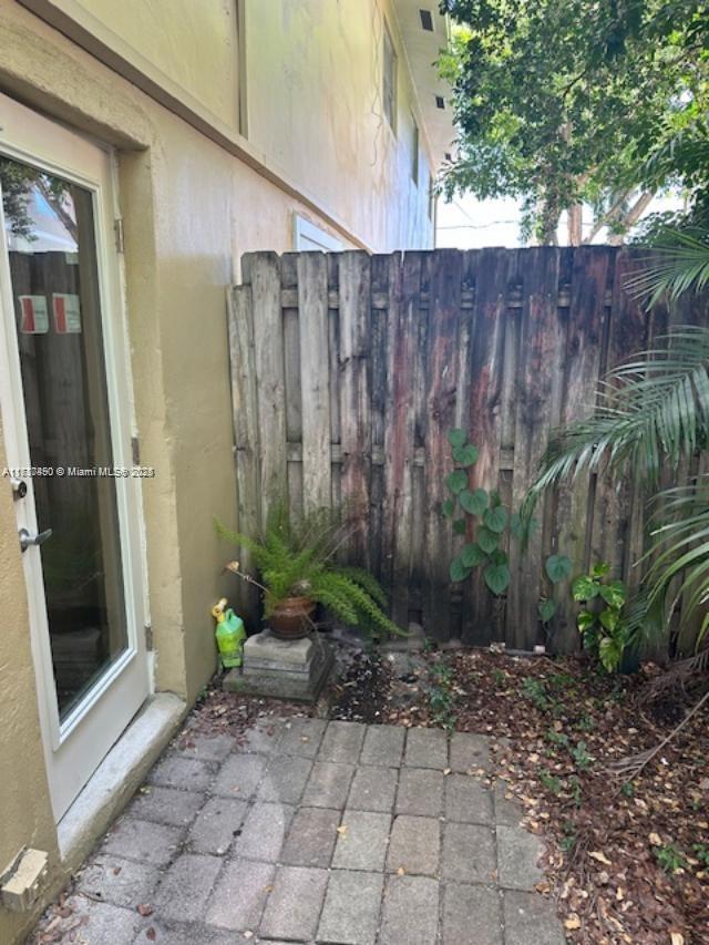 305 NE 16th St 3