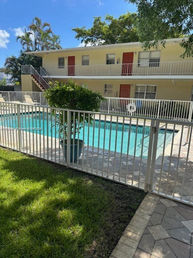 305 NE 16th St 3