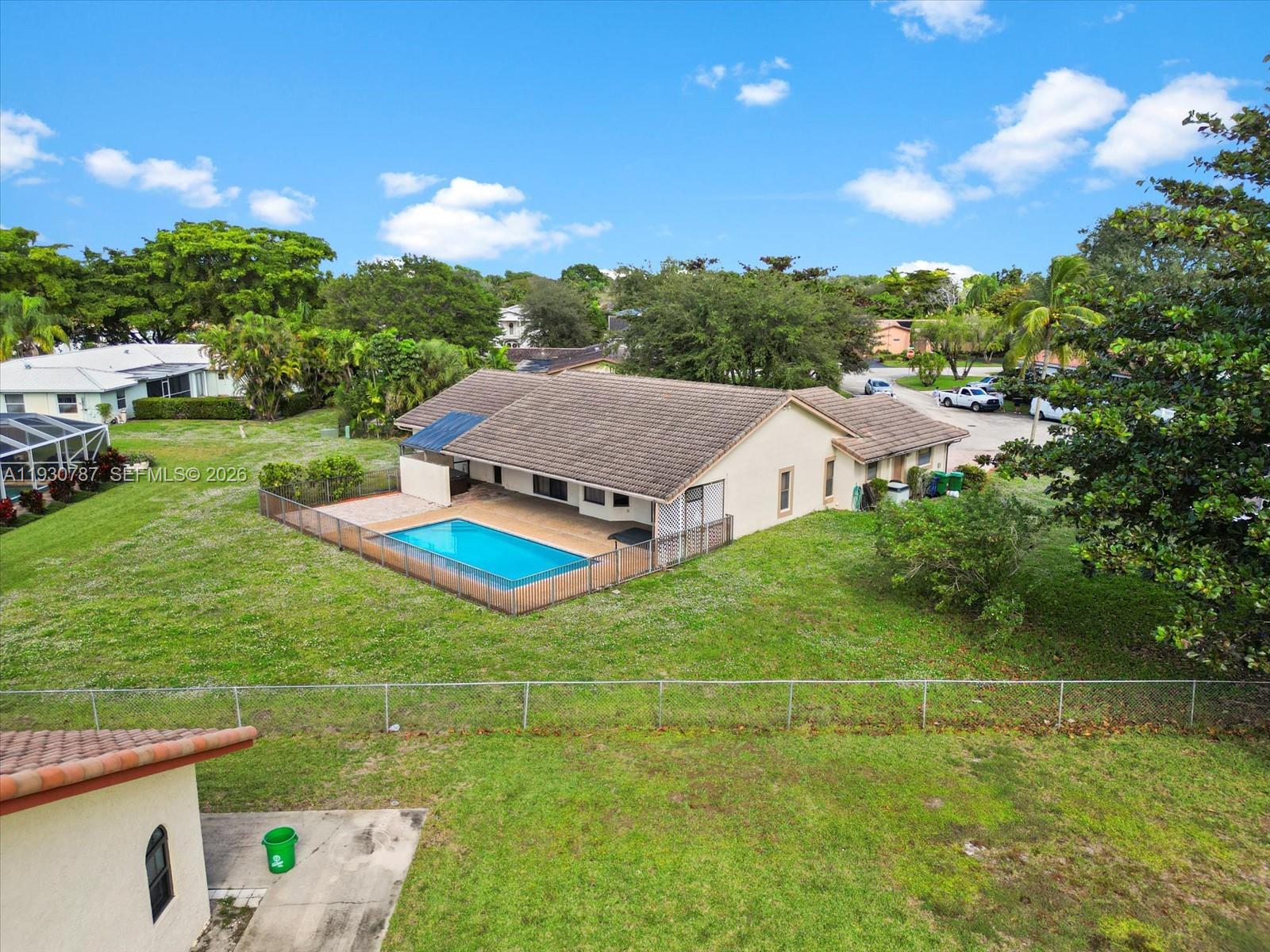 CORAL SPRINGS COUNTRY CLU - Residential