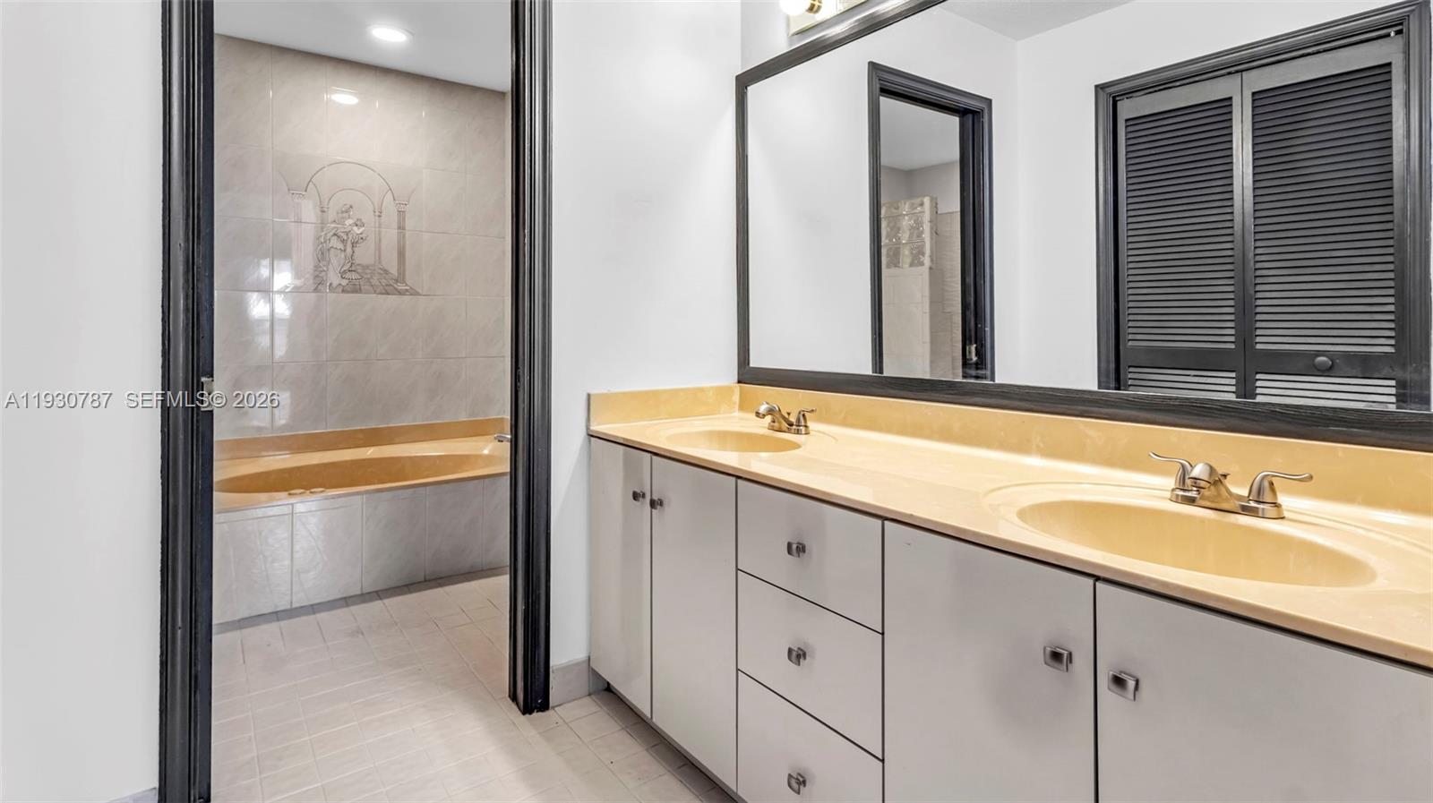 CORAL SPRINGS COUNTRY CLU - Residential