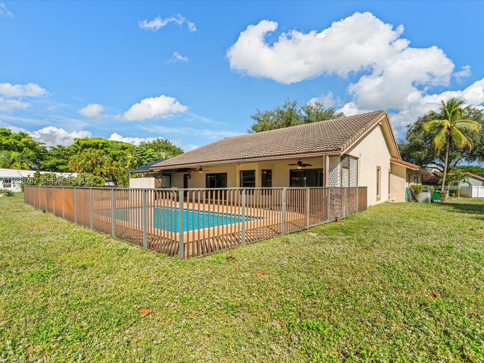 CORAL SPRINGS COUNTRY CLU - Residential