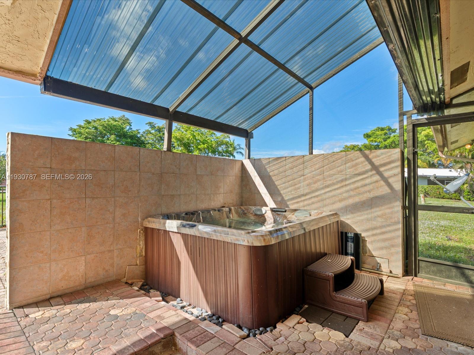 CORAL SPRINGS COUNTRY CLU - Residential