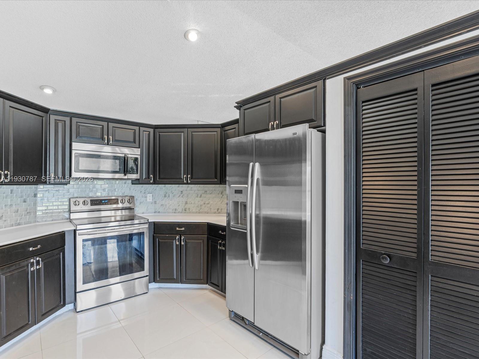 CORAL SPRINGS COUNTRY CLU - Residential