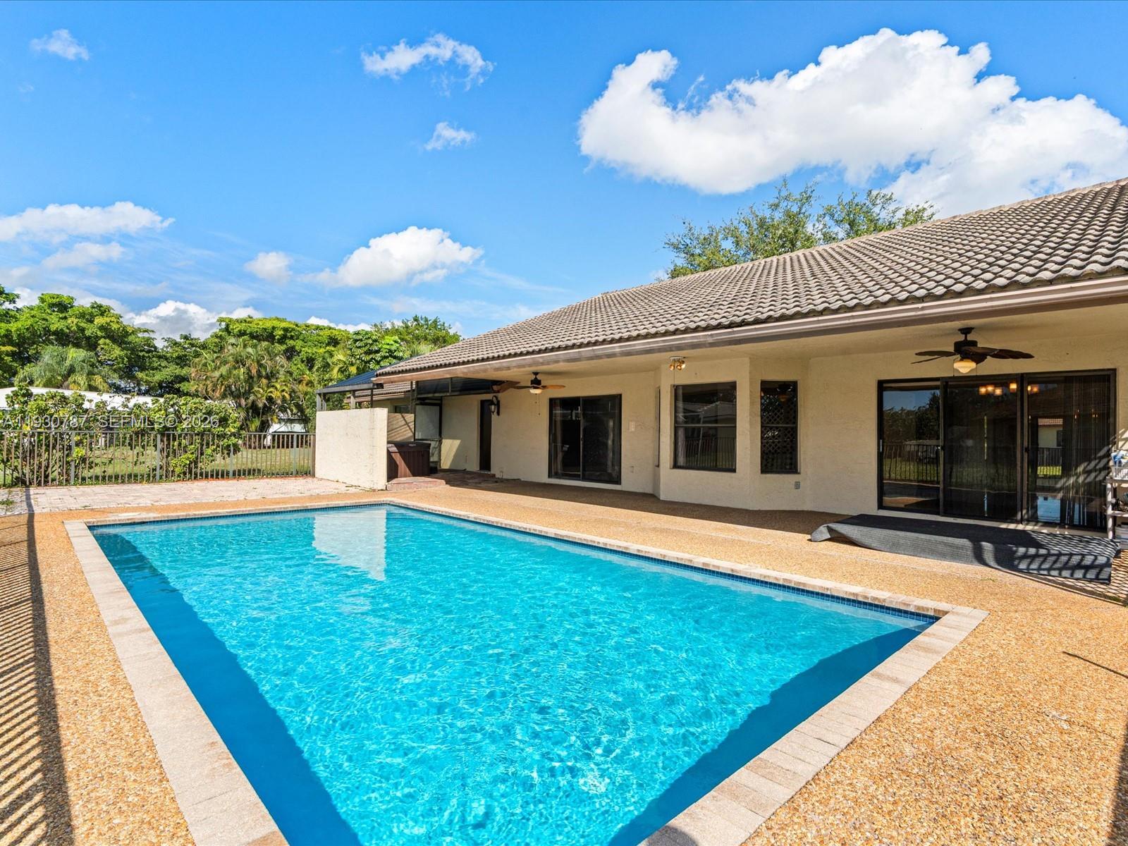 CORAL SPRINGS COUNTRY CLU - Residential