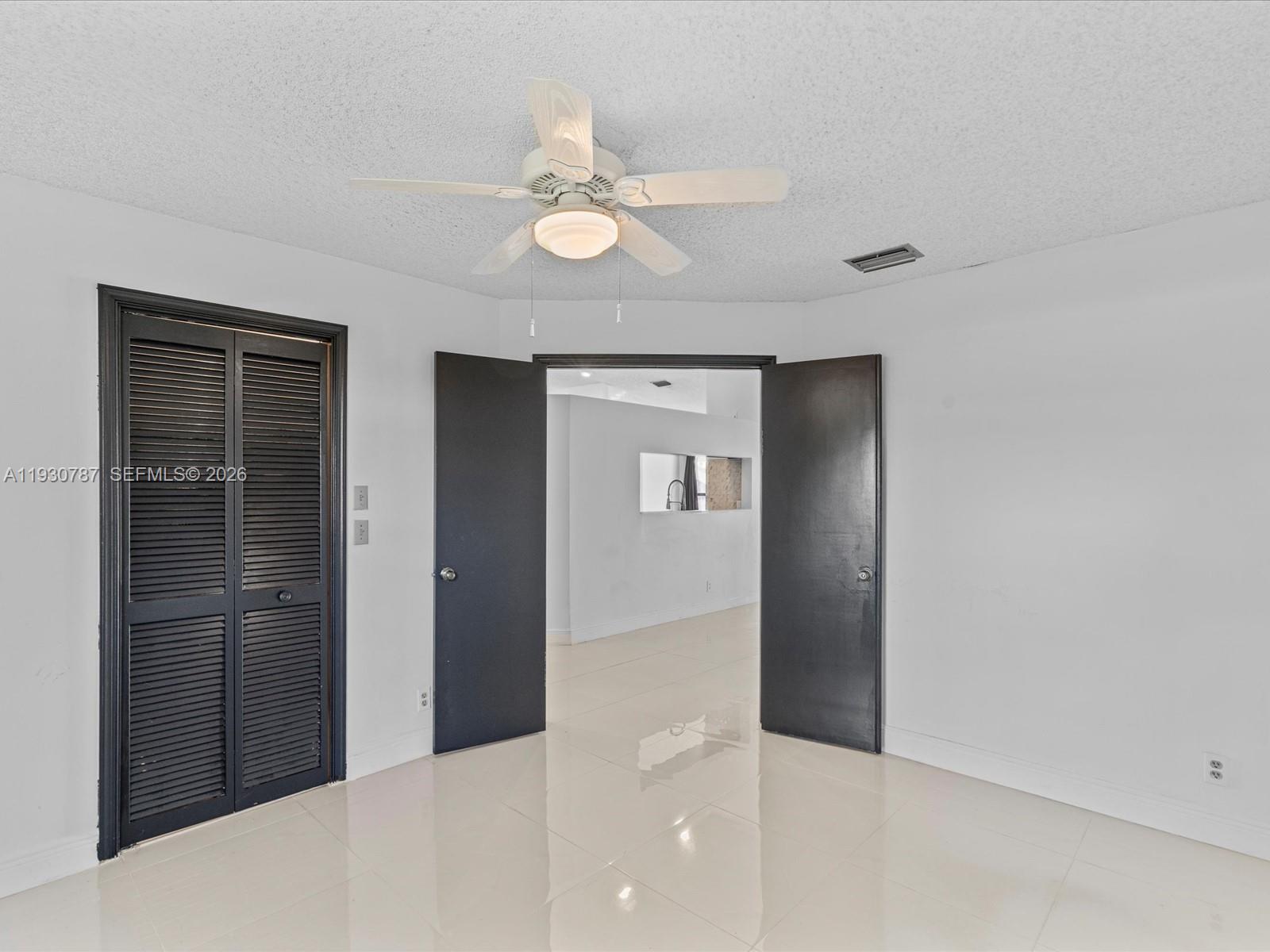 CORAL SPRINGS COUNTRY CLU - Residential