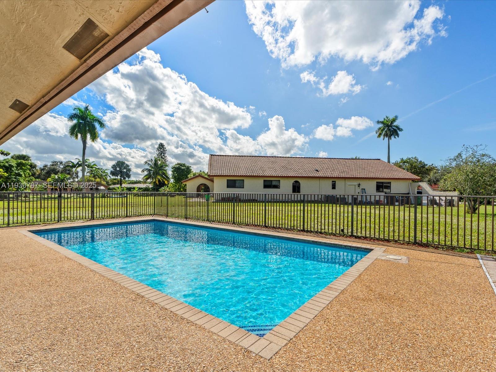 CORAL SPRINGS COUNTRY CLU - Residential
