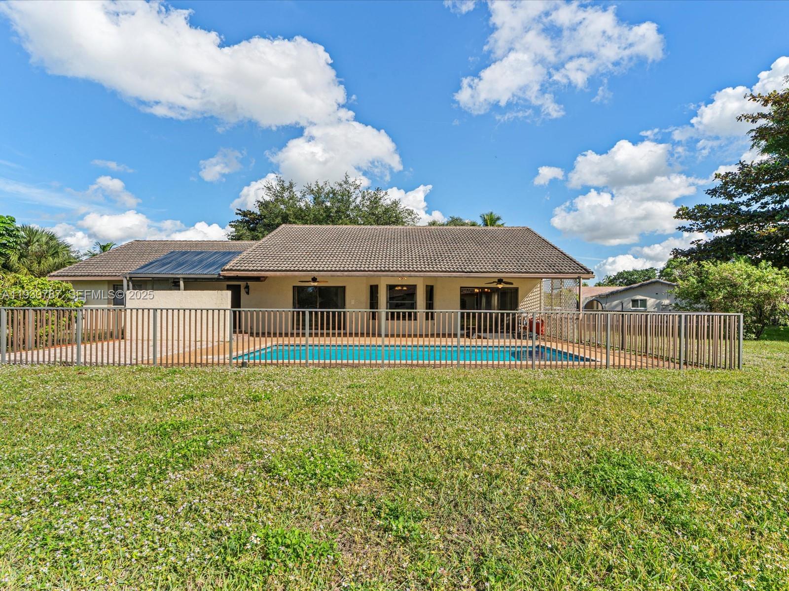 CORAL SPRINGS COUNTRY CLU - Residential