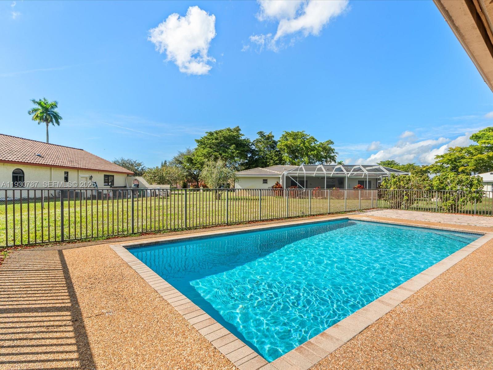 CORAL SPRINGS COUNTRY CLU - Residential