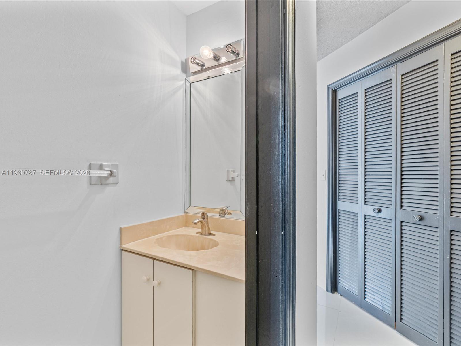 CORAL SPRINGS COUNTRY CLU - Residential