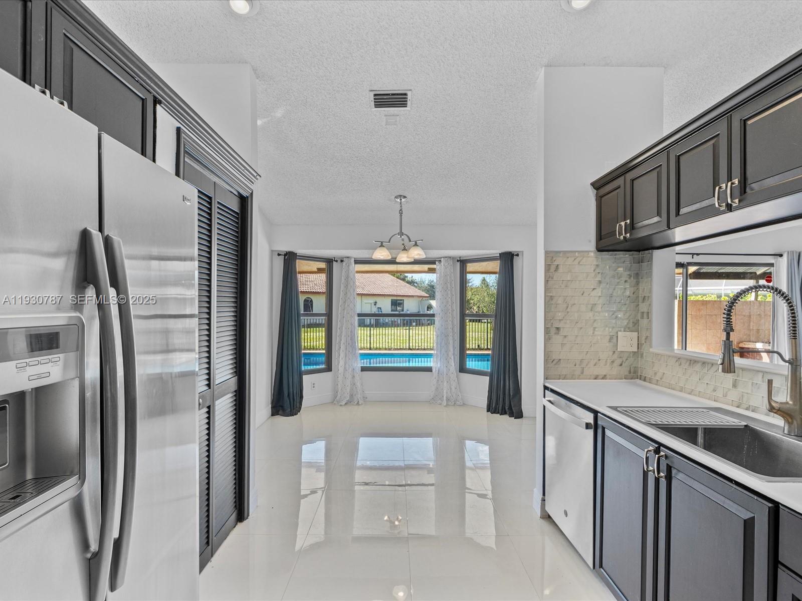 CORAL SPRINGS COUNTRY CLU - Residential