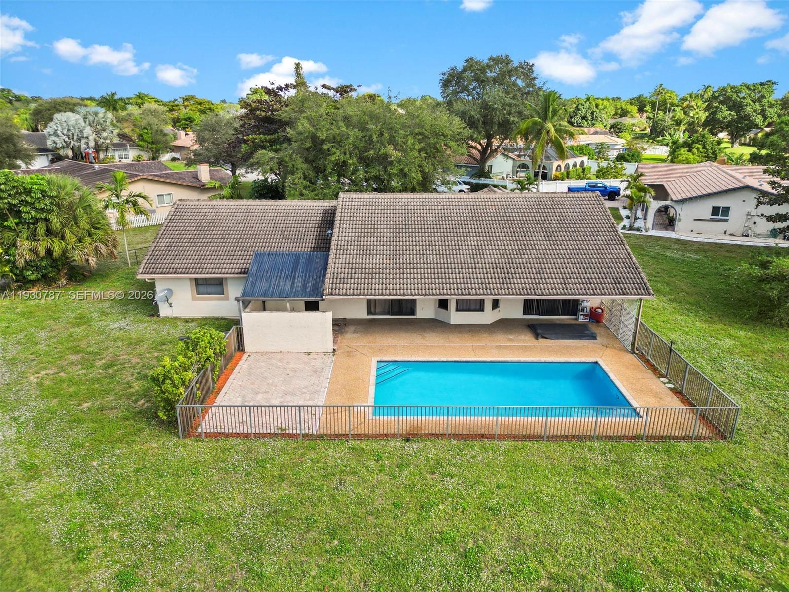 CORAL SPRINGS COUNTRY CLU - Residential