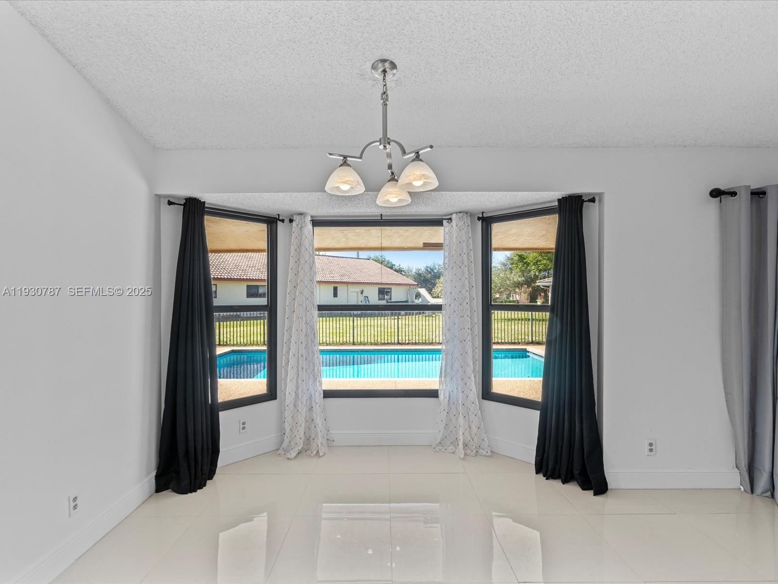 CORAL SPRINGS COUNTRY CLU - Residential