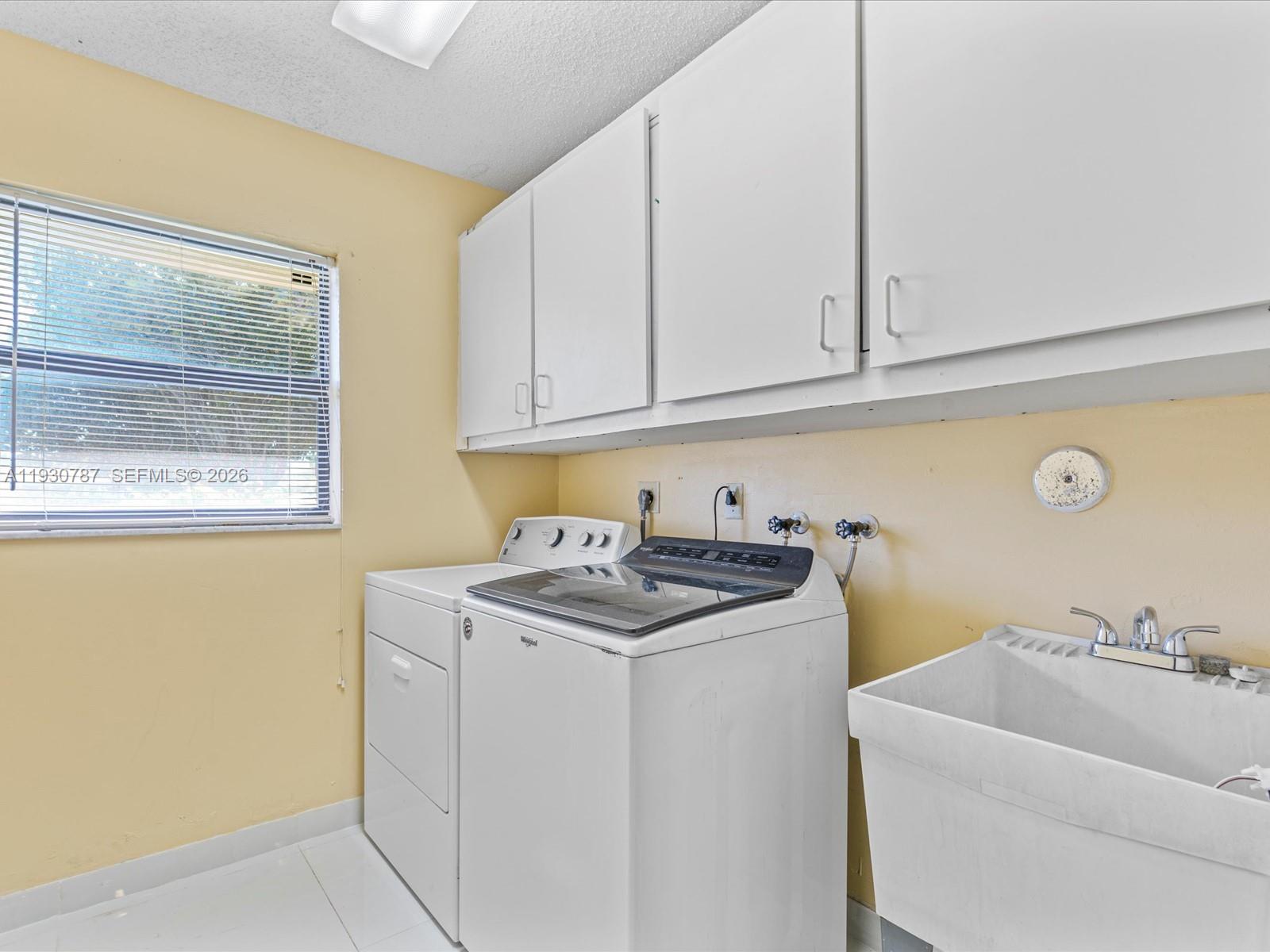 CORAL SPRINGS COUNTRY CLU - Residential