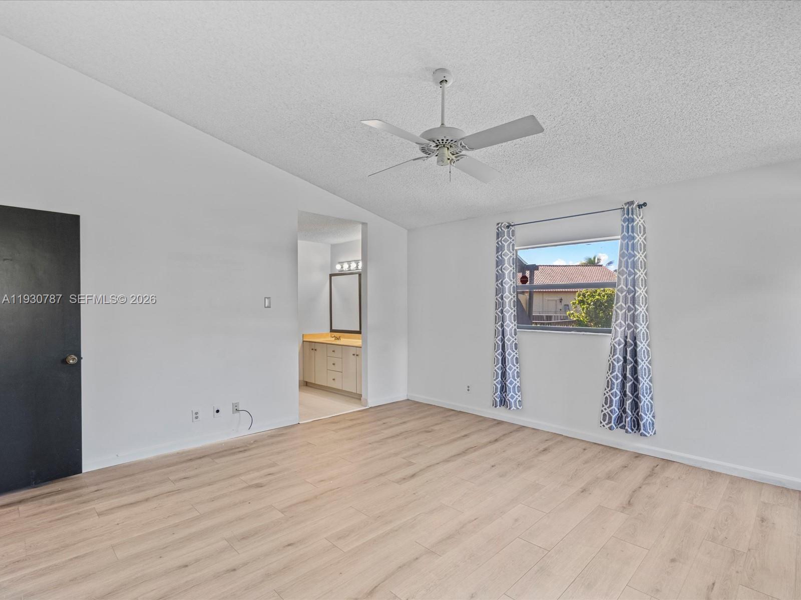 CORAL SPRINGS COUNTRY CLU - Residential