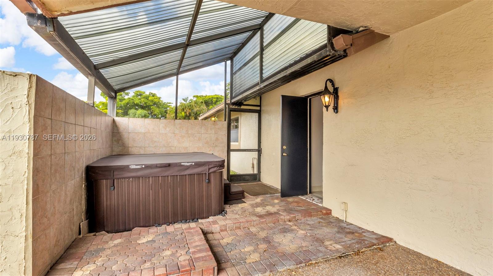 CORAL SPRINGS COUNTRY CLU - Residential