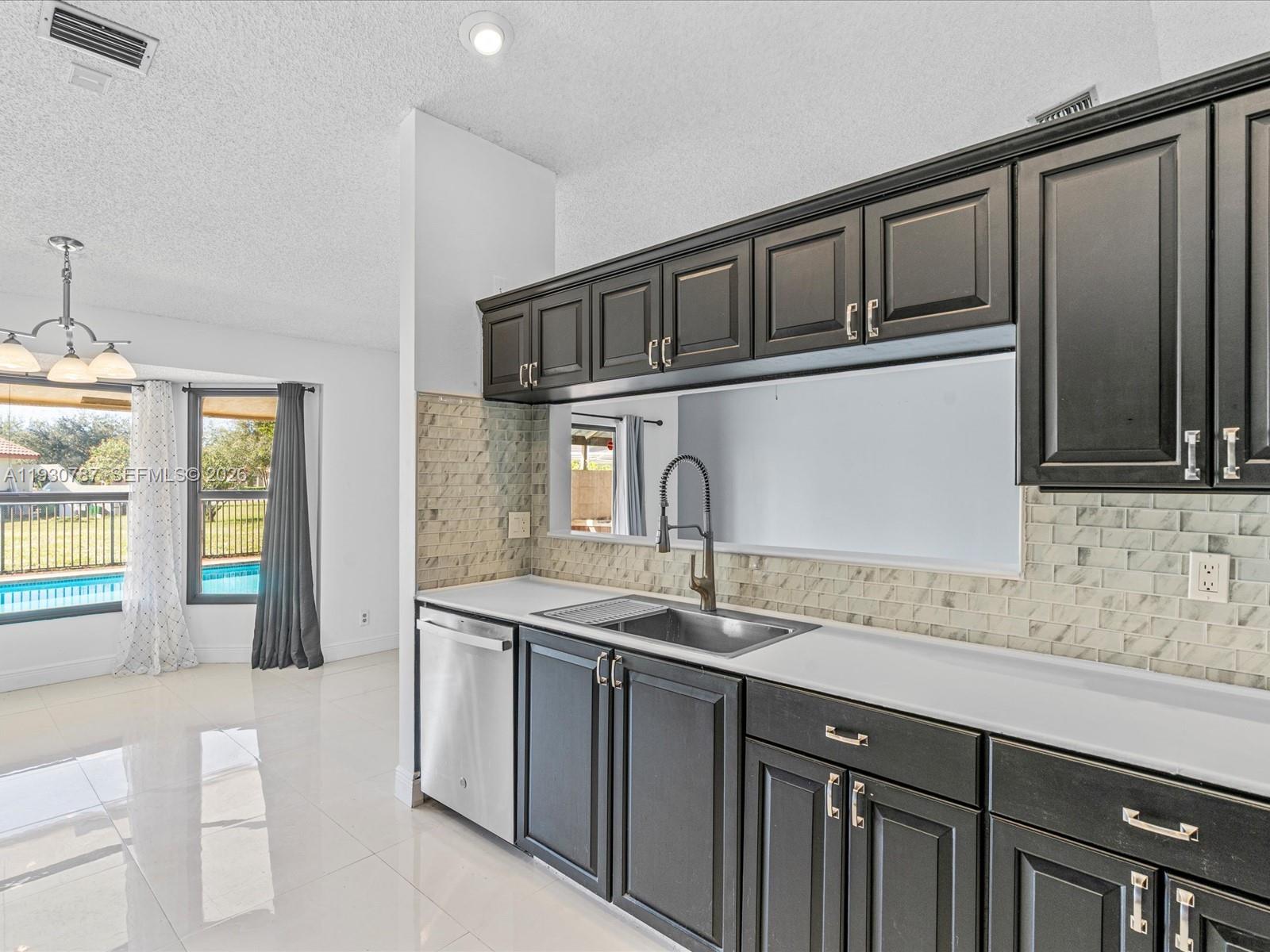 CORAL SPRINGS COUNTRY CLU - Residential
