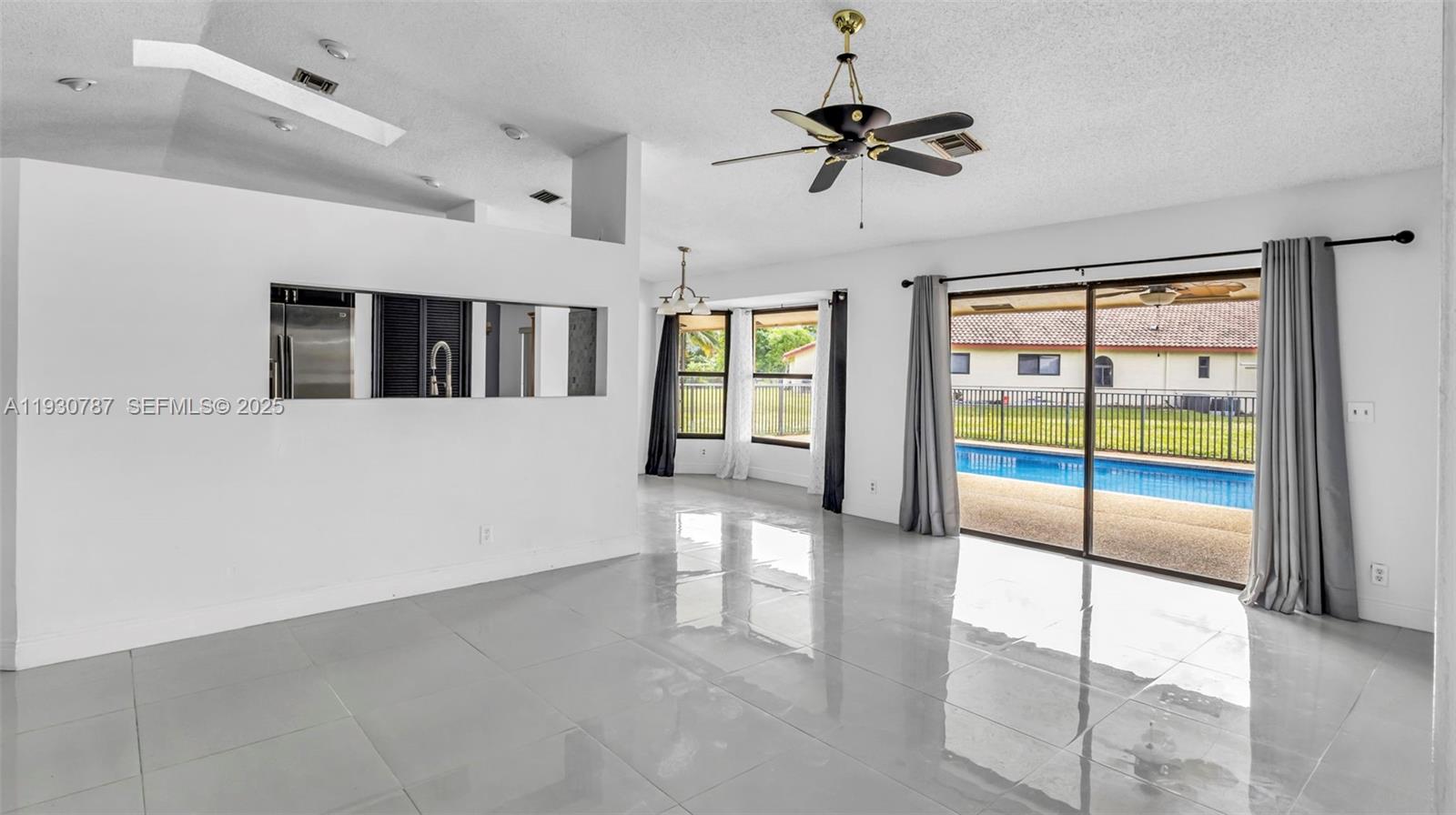 CORAL SPRINGS COUNTRY CLU - Residential