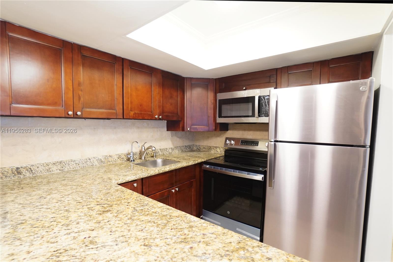 2715 Tigertail Ave 606