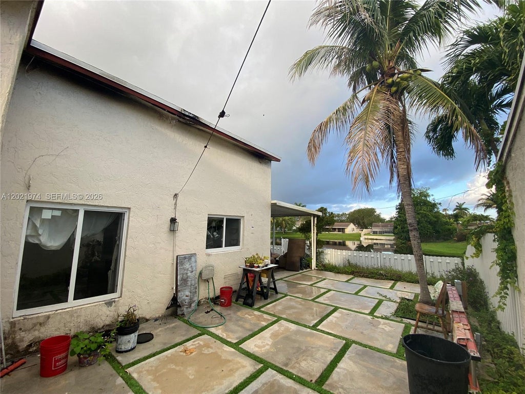 Photo of 901 Cumberland Ter, Davie, FL 33325 (MLS # A12021974)