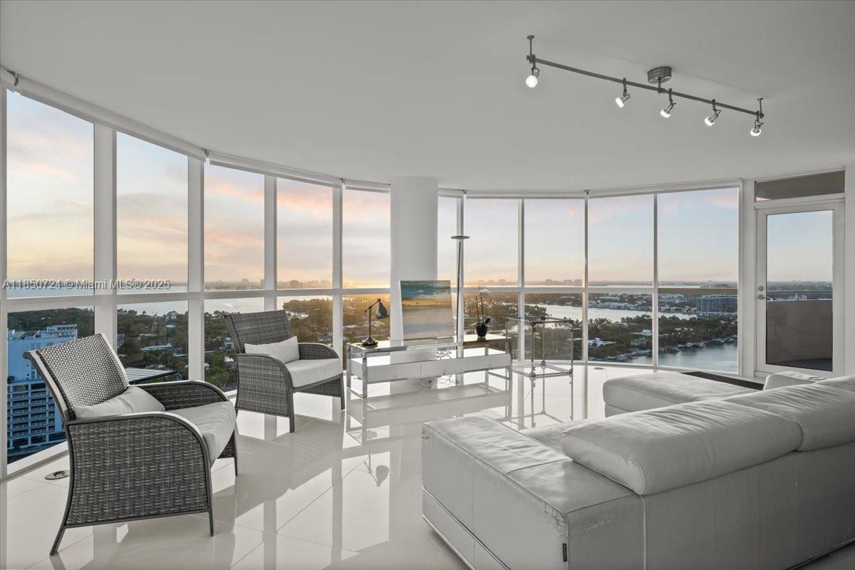 6301 Collins Ave 2705
