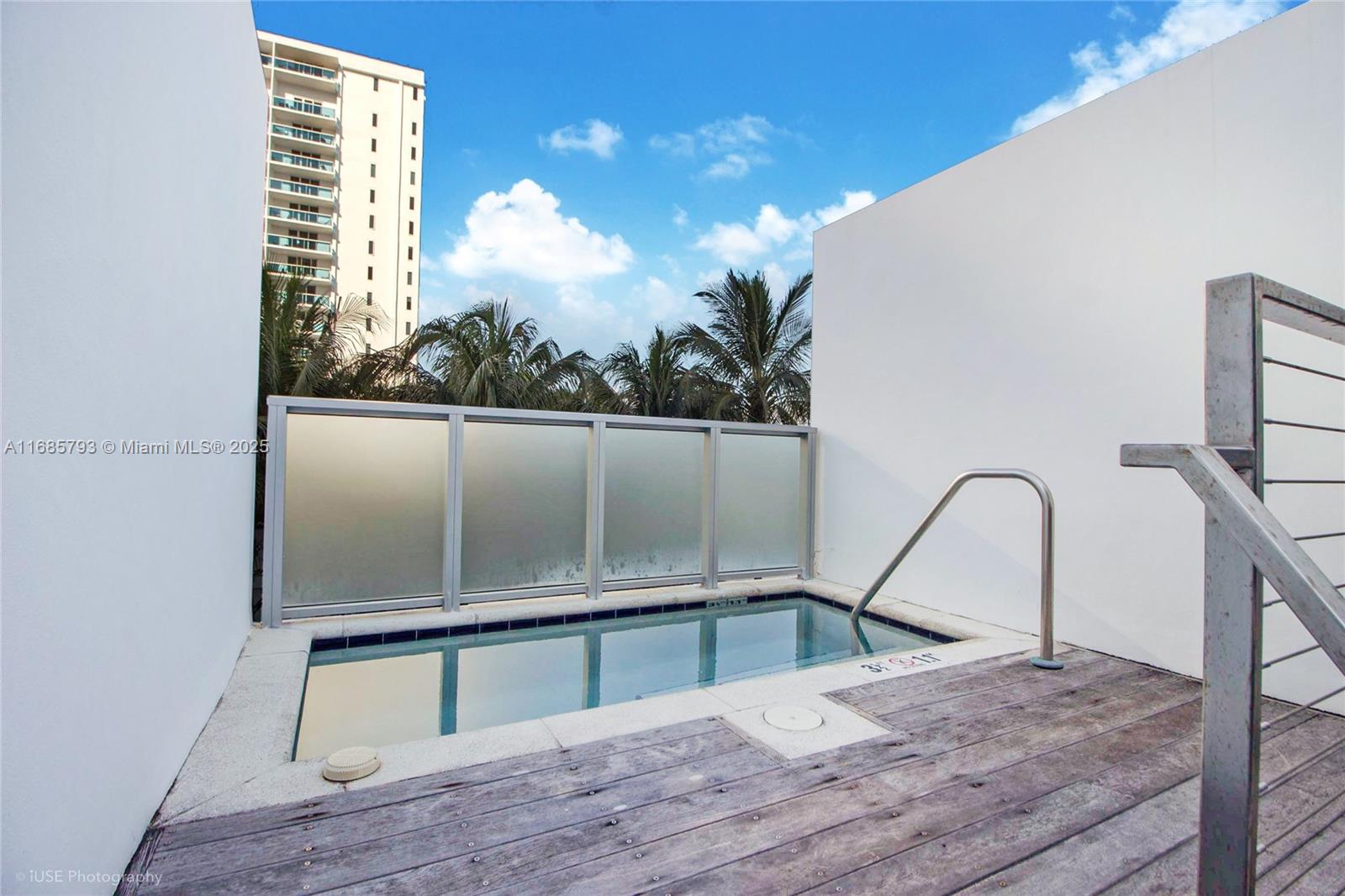 2201 COLLINS AVE CONDO - Residential