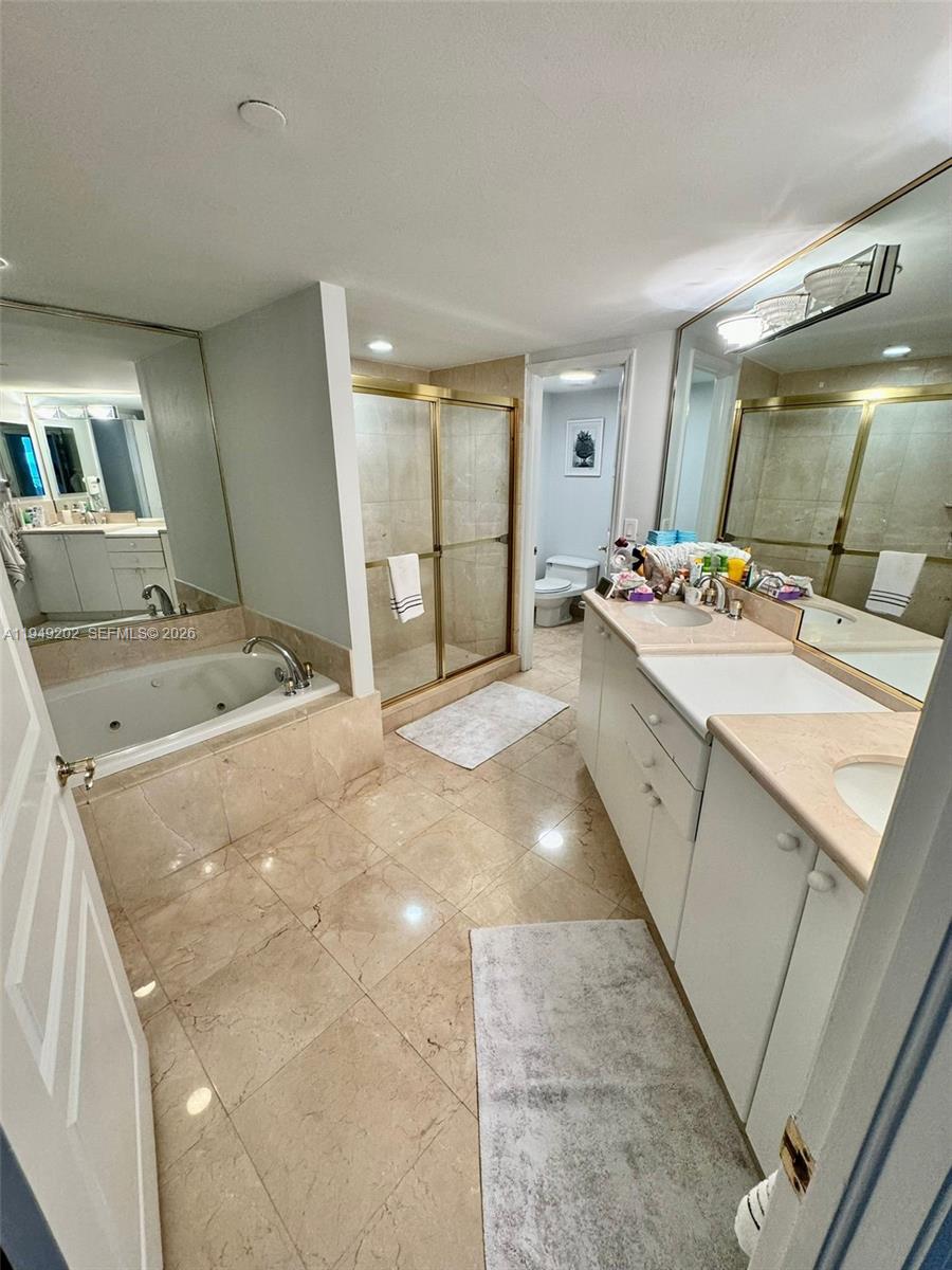 MIRAGE CONDO - Residential