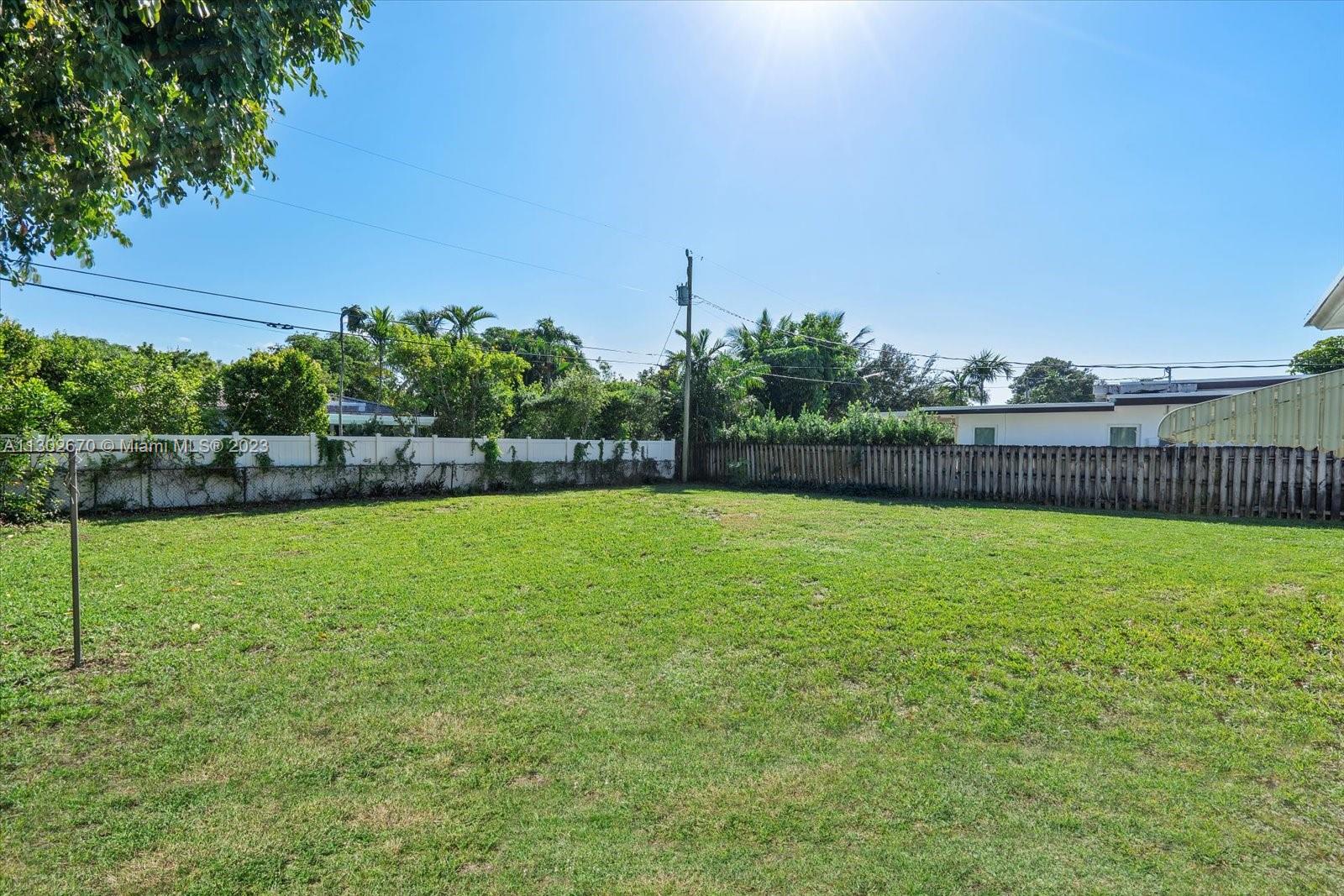 Photo 11 of 31 of 11315 NE 9th Ct land