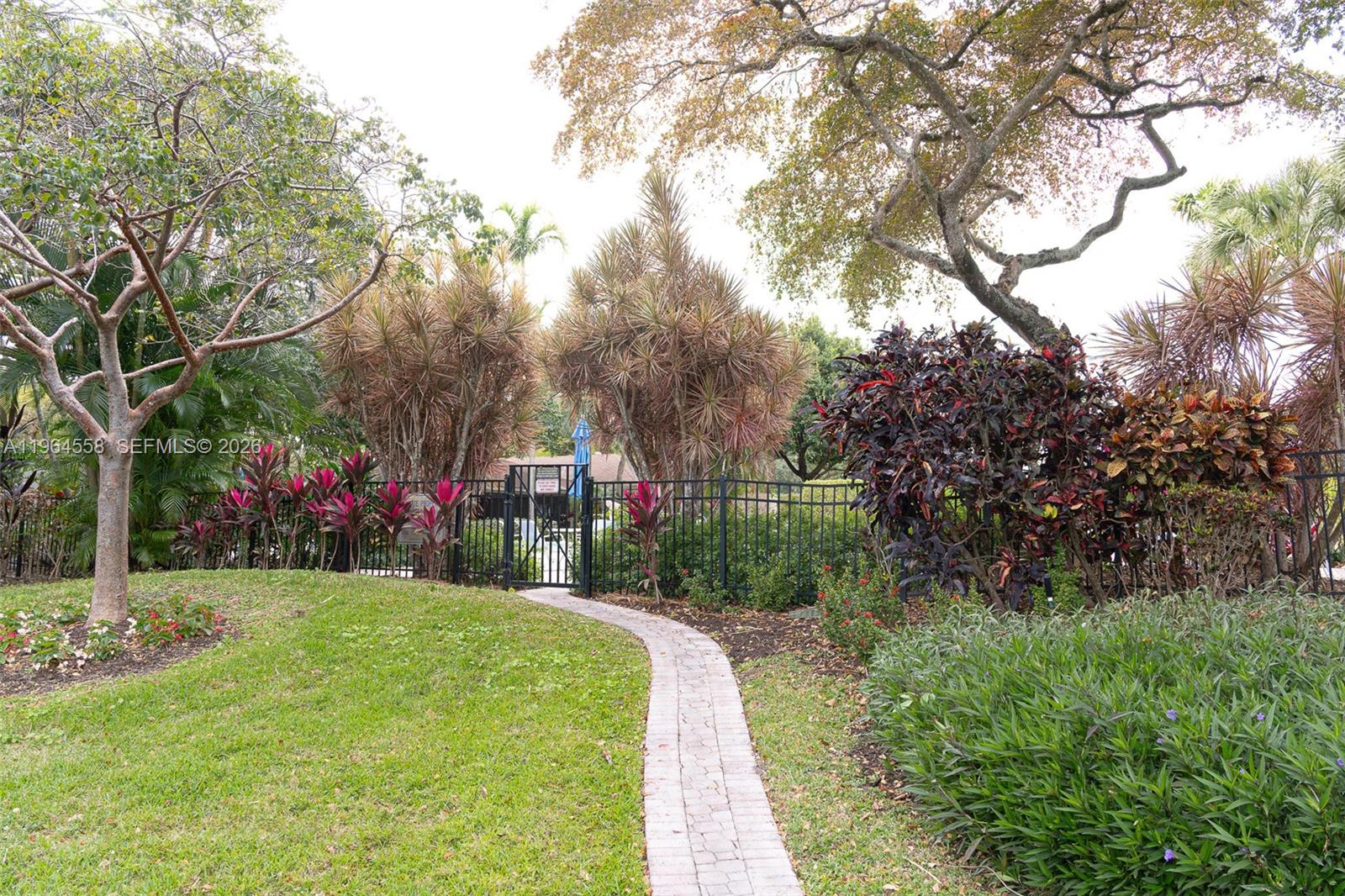 NO 40 PALM-AIRE COUNTRY C - Residential